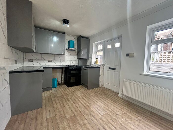 3 Bedroom Terraced House To Rent In Lyndale Mews, Dewsbury, WF13