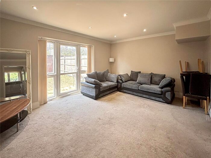 4 Bedroom Terraced House To Rent In Reet Gardens, Slough, Berkshire, SL1