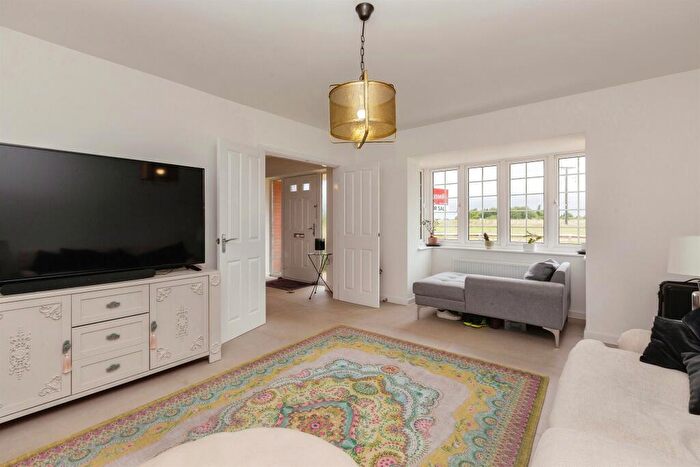 5 Bedroom Detached House For Sale In Edsell Crescent, Thame, OX9