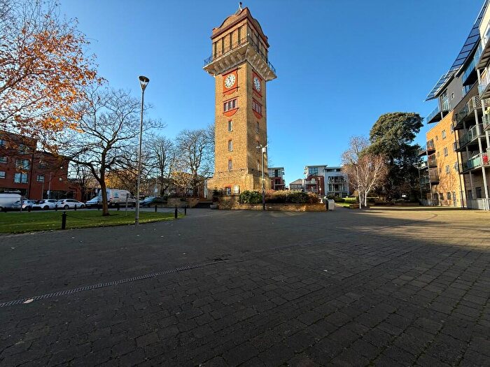 1 Bedroom Apartment To Rent In Park Piazza, London, SE13