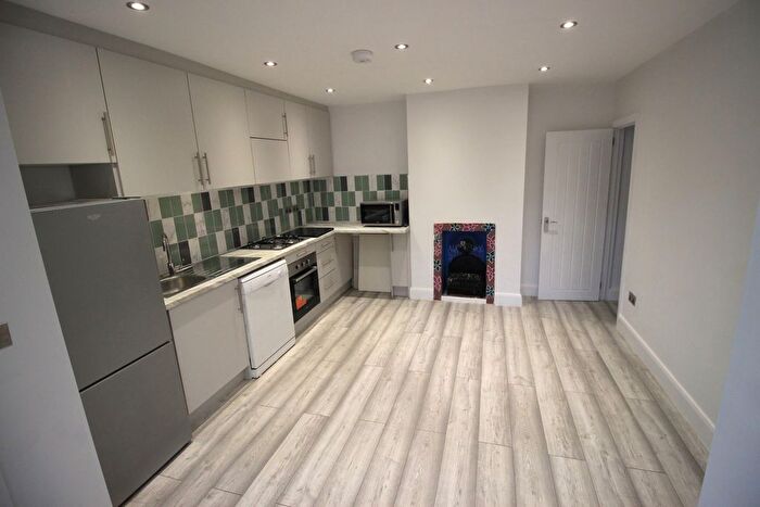 1 Bedroom Flat To Rent In Loddon Bridge Road, Reading, RG5