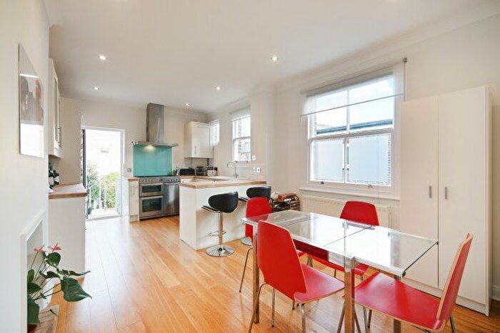 2 Bedroom Flat To Rent In Kenley Road, St Margarets, TW1