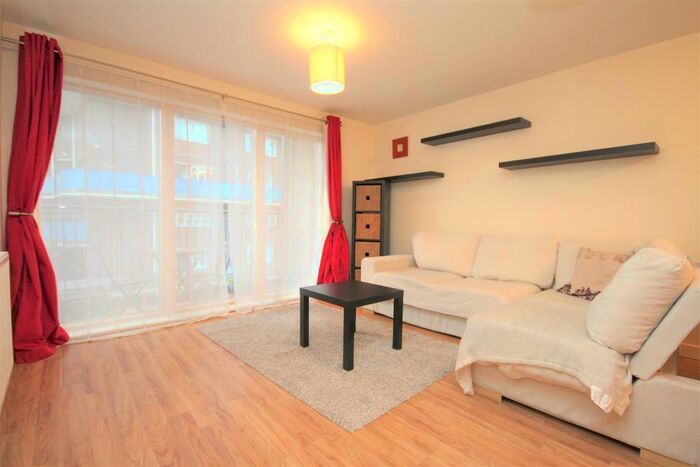 2 Bedroom Flat To Rent In Mildmay Avenue, Islington, London, N1