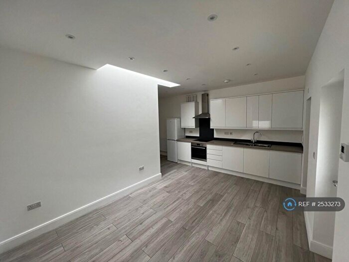 2 Bedroom Maisonette To Rent In Cottingham Road, London, SE20