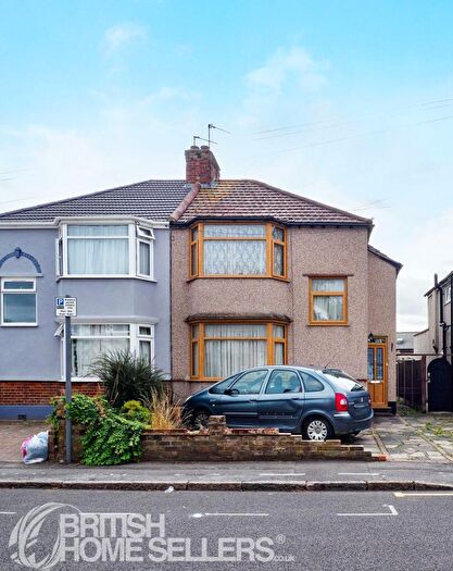 4 Bedroom Semi Detached House For Sale In Lessington Avenue, Romford, RM7