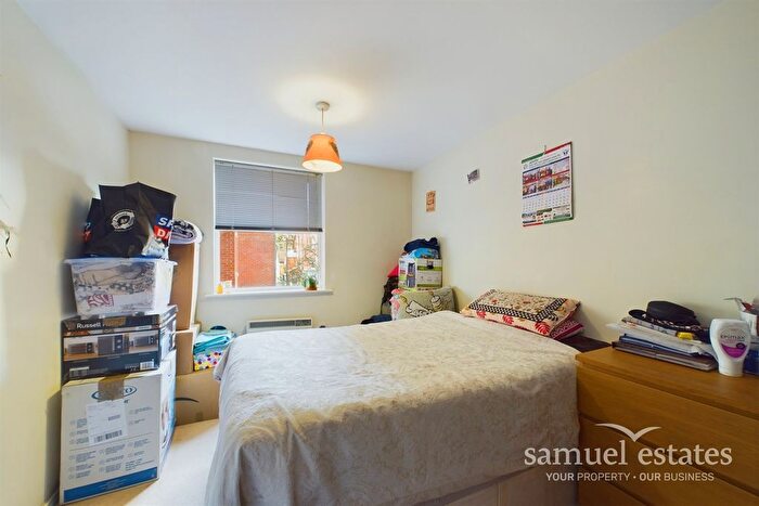 2 Bedroom Flat For Sale In Churchill Lodge, Streatham High Road, SW16
