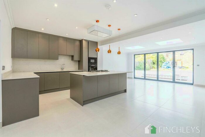 5 Bedroom Detached House To Rent In Arnos Grove, Southgate, N14