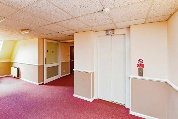 1 Bedroom Flat For Sale In Regal Court (Warminster), Warminster, BA12