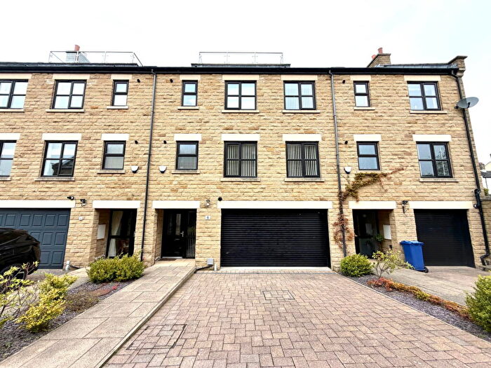 4 Bedroom Town House For Sale In Sawmill Court, Penistone, Sheffield, S36