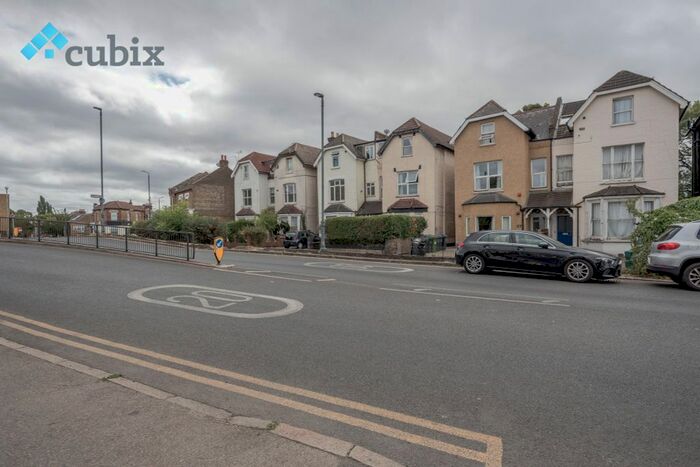 2 Bedroom Flat To Rent In Queens Road, Wimbledon, SW19