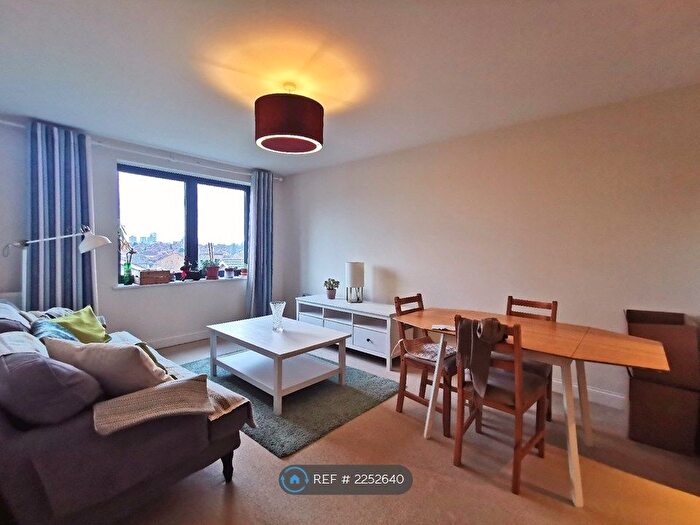 2 Bedroom Flat To Rent In Warburg Court, London, NW9