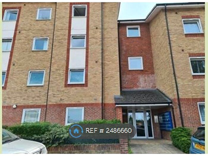 2 Bedroom Flat To Rent In Vespasian Court, Southampton, SO18