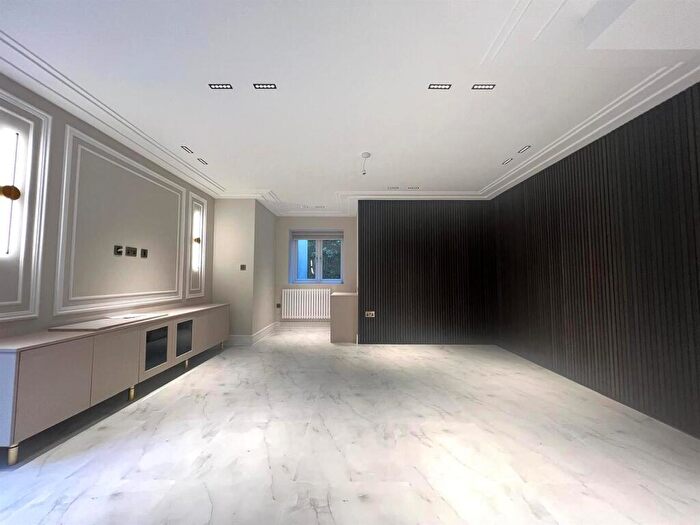 2 Bedroom Apartment To Rent In Arlington Gardens, Cranbrook, Ilford, IG1