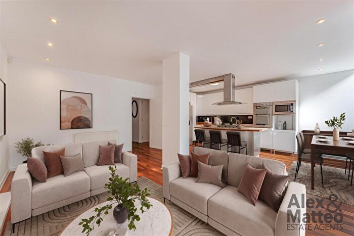 2 Bedroom Flat To Rent In Varcoe Road, South Bermondsey, SE16