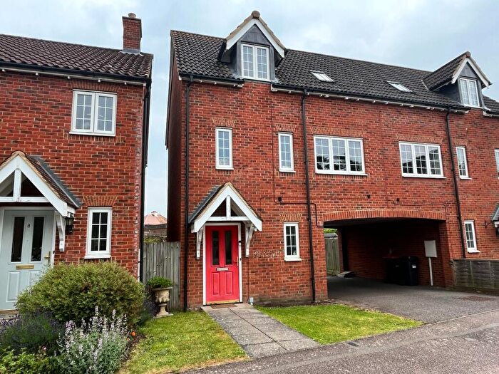 2 Bedroom Town House For Sale In Lovat Meadow Close, Newport Pagnell, MK16