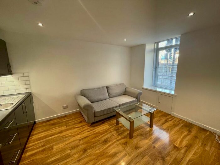 2 Bedroom Flat To Rent In Dens Road, Dundee, DD3