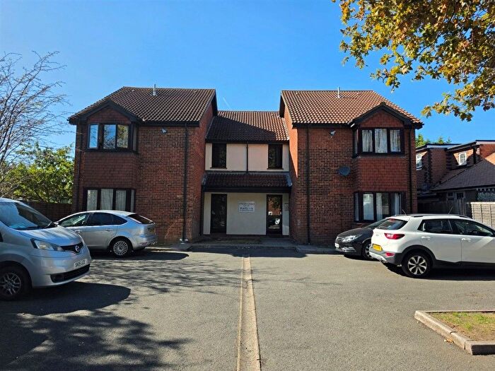 1 Bedroom Studio For Sale In Harlington Road, Uxbridge, UB8