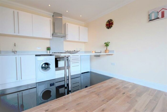 2 Bedroom Flat To Rent In Station Road West Wickham, BR4