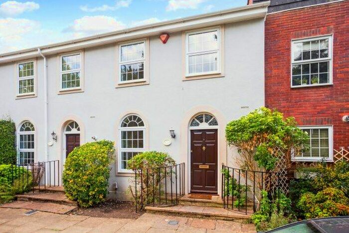 3 Bedroom Terraced House To Rent In Hersham, Walton-On-Thames, KT12