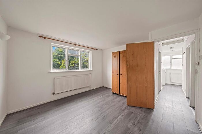 2 Bedroom Maisonette For Sale In Anerley Road, Penge, London, SE20