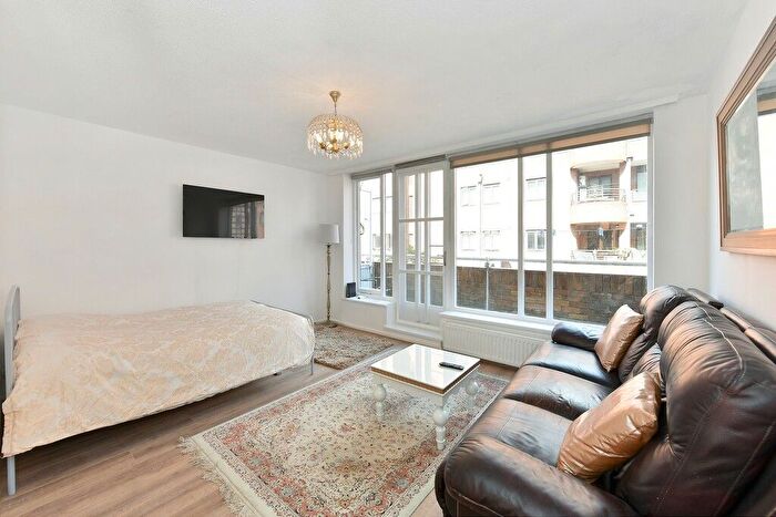 Studio To Rent In Pembroke Road, Kensington, W8