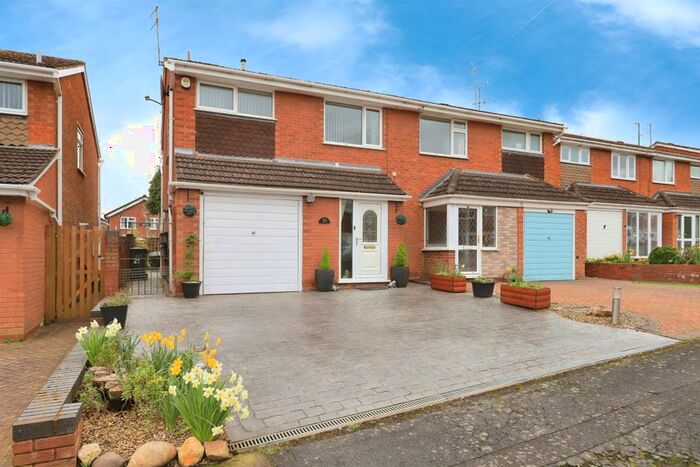 3 Bedroom Semi-Detached House For Sale In Prior Close, Kidderminster, DY10