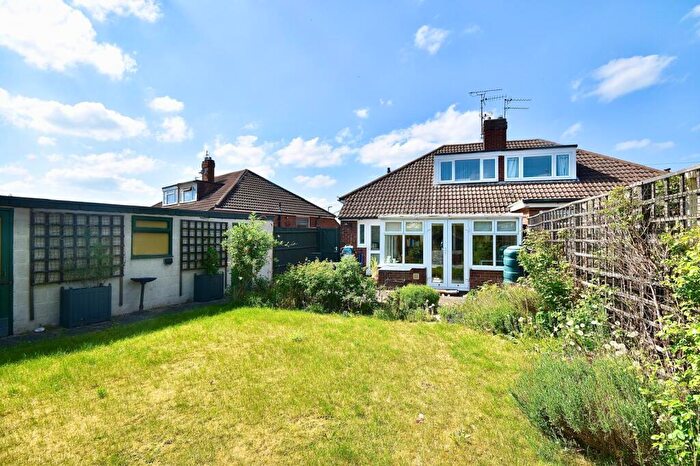 3 Bedroom Semi-Detached House For Sale In Clipstone Crescent, Leighton Buzzard, LU7