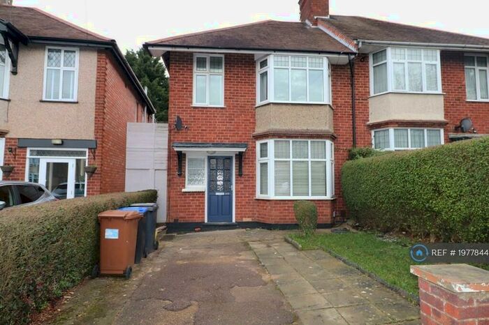 3 Bedroom Semi-Detached House To Rent In Kingsley Road, Northampton, NN2