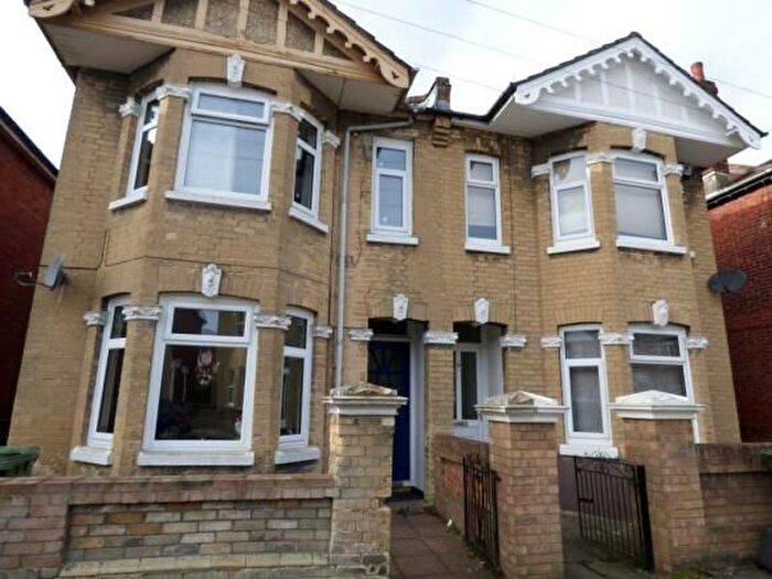 4 Bedroom End Terrace House To Rent In Coventry Road, Southampton, SO15