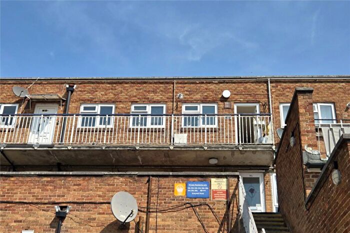 2 Bedroom Apartment For Sale In Greywell Road, Havant, Hampshire, PO9
