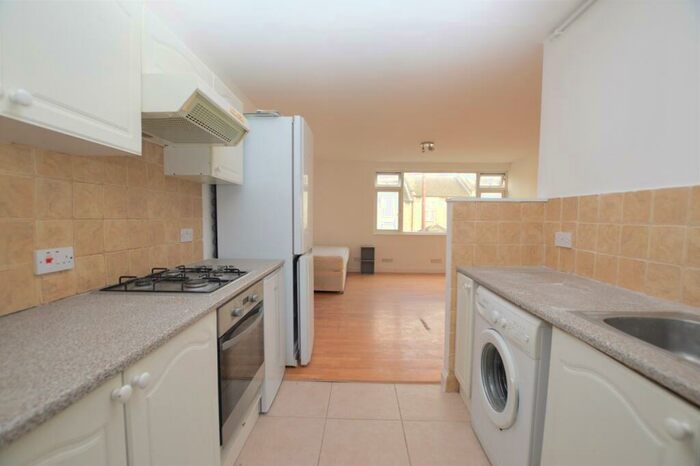 Flat To Rent In Fairlawn Park London, SE26