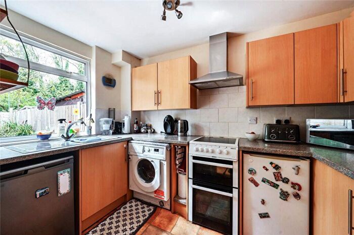 3 Bedroom End Of Terrace House For Sale In Hillbrow, Reading, Berkshire, RG2