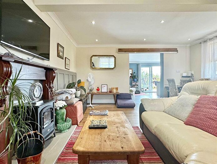 3 Bedroom End Of Terrace House For Sale In Kentish Farm Road, Stisted, Braintree, CM77