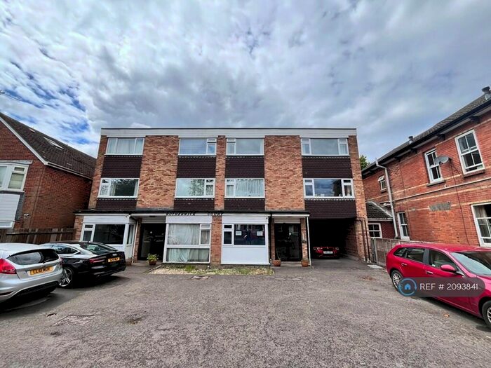 1 Bedroom Flat To Rent In Rotherwick Court, Farnborough, GU14