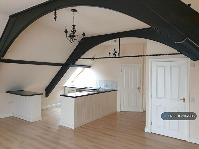 2 Bedroom Flat To Rent In The Old School, Lincoln, LN5