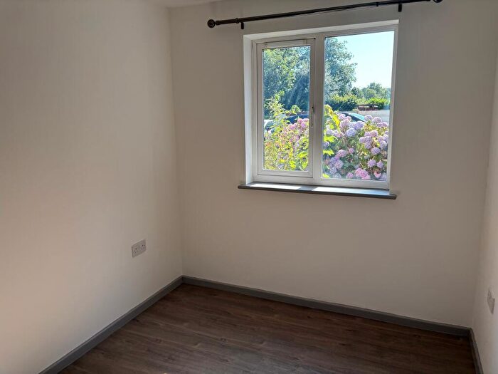 2 Bedroom Apartment To Rent In Roselee Court, CH42