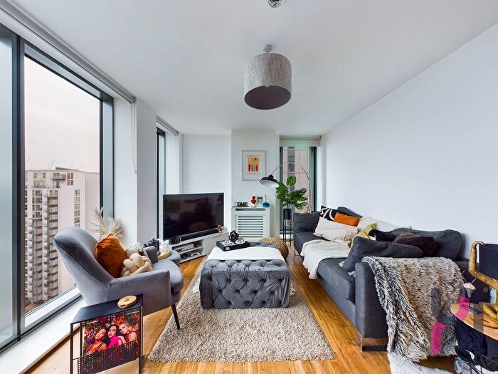 2 Bedroom Flat To Rent In Michigan Point Tower A, Michigan Avenue, M50