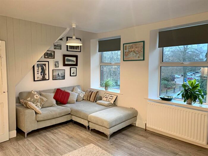 2 Bedroom Commercial Property For Sale In Bank Road, Matlock, DE4
