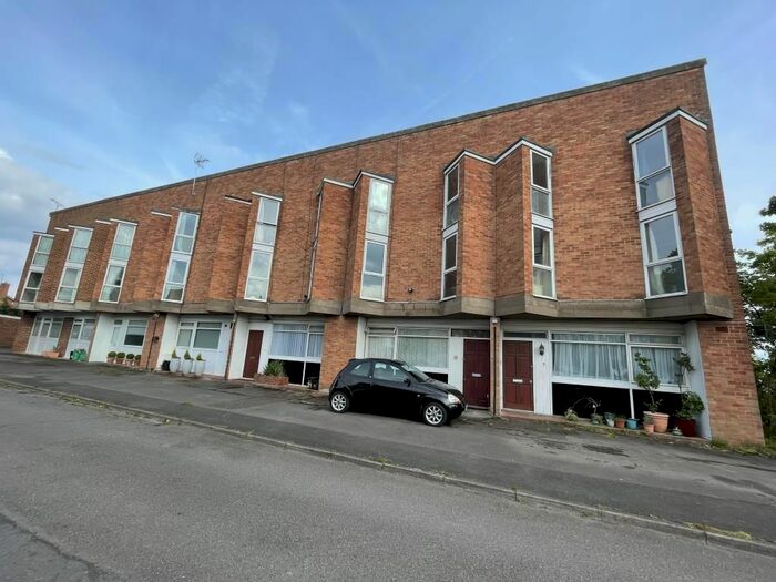 2 Bedroom Flat To Rent In Twyford, Reading/Henley, RG10