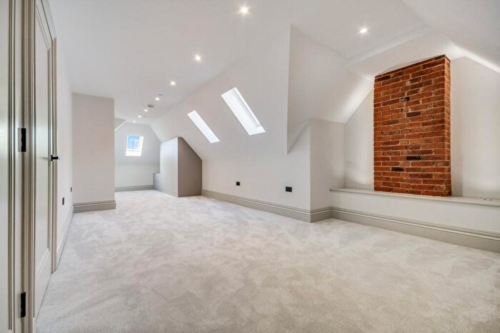 2 Bedroom Duplex For Sale In High Street, Billericay, CM12