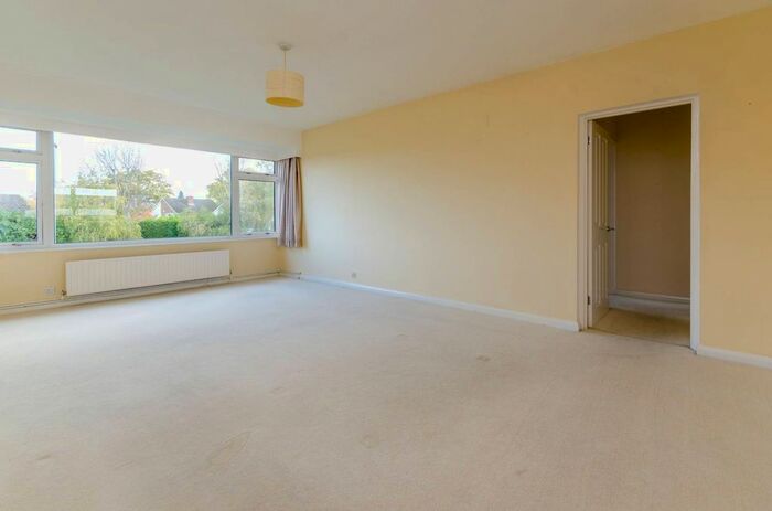 2 Bedroom Flat To Rent In Box Grove, Guildford, Guildford, GU1