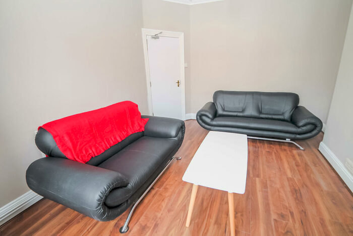 5 Bedroom Terraced House To Rent In Stanmore Road, Burley, LS4