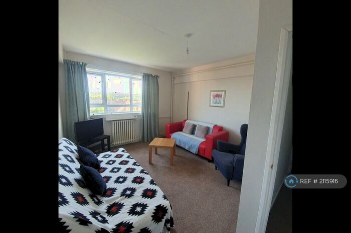 4 Bedroom Flat To Rent In Westfield Court, Edinburgh, EH11