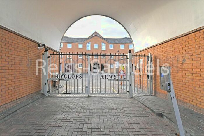 5 Bedroom Town House To Rent In Cyclops Mews., Canary Wharf, E14