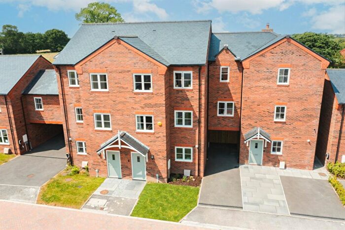 5 Bedroom Semi-Detached House For Sale In Blackhams Way, Newton-By-Tattenhall, Chester, CH3