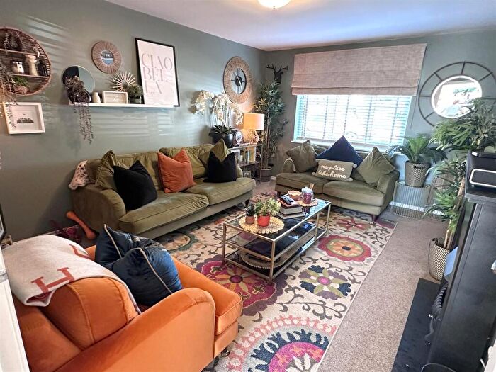 3 Bedroom Terraced House For Sale In Market Road, Plymouth, Plymouth, PL7