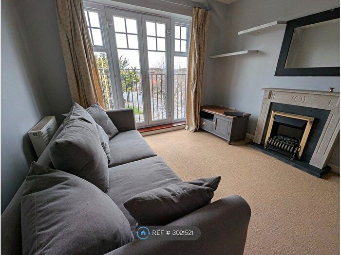 2 Bedroom Flat To Rent In Heinz Burt Close, Eastleigh, SO50