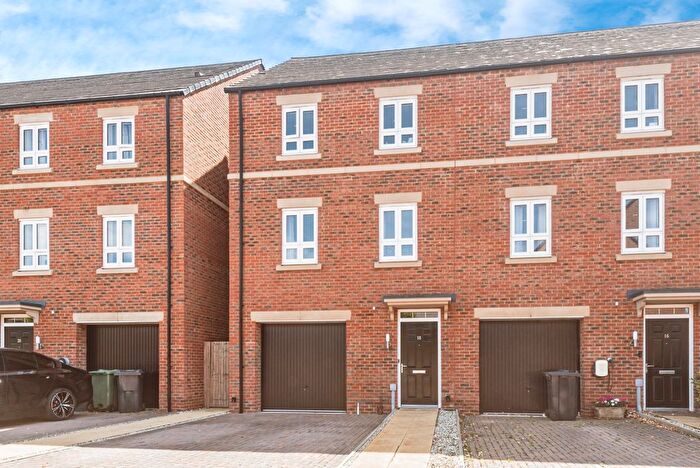 3 Bedroom End Terrace House For Sale In Fairstone, Newbury, RG14