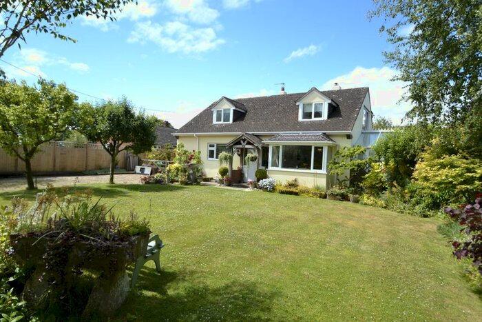 3 Bedroom Detached House For Sale In Shop Lane, Leckhampstead, Newbury, Berkshire, RG20
