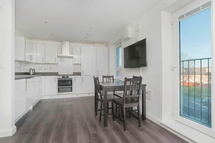 2 Bedroom Flat To Rent In South Gyle Broadway, Edinburgh, EH12